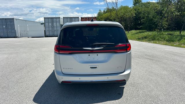 Used 2024 Chrysler Pacifica Van