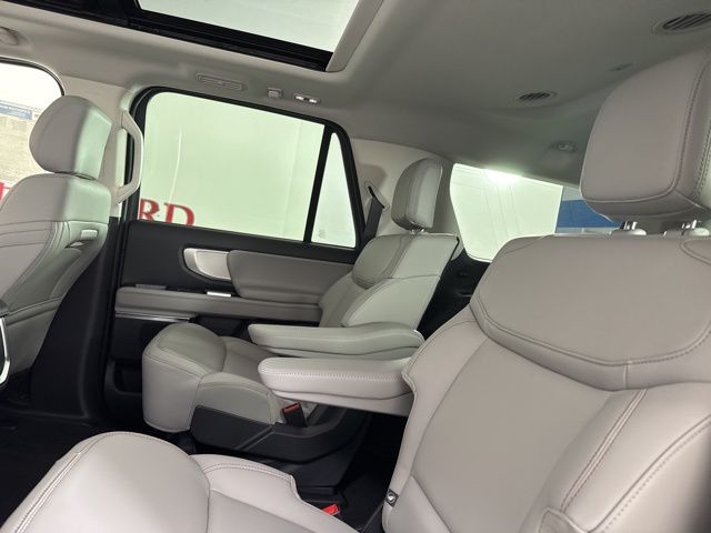 2025 Star White Metallic Tri-Coat Ford Expedition Max RWD SUV