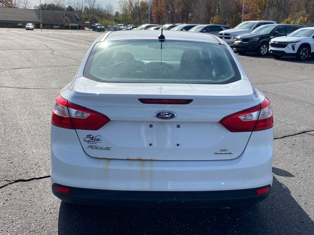 2013 Ford Focus SE 12