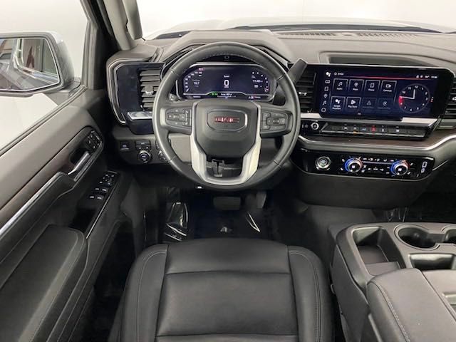 2024 GMC Sierra 1500 SLT photo