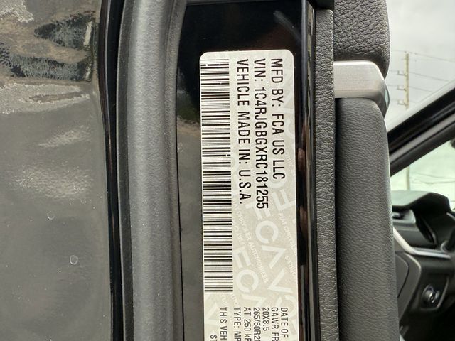 View vehicle photo 2