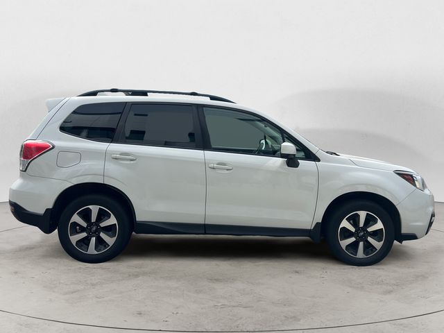 Used 2017 Crystal White Pearl Subaru 2.5i Premium image 4