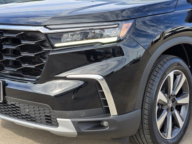 used 2025 Honda Pilot car, priced at $42,725