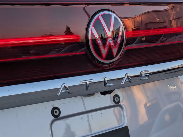 2025 Volkswagen Atlas SE w/Tech - Photo 10