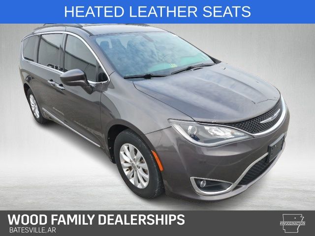 Gray (Granite Crystal Metallic Clearcoat) 2017 Chrysler Pacifica Minivan Front-Wheel Drive 9-Speed Automatic