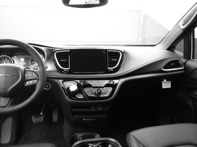 2026 Chrysler Pacifica Select - 8