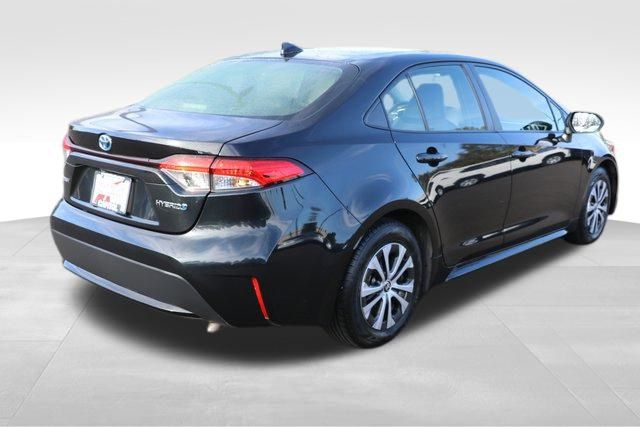 2022 Toyota Corolla Hybrid LE 18