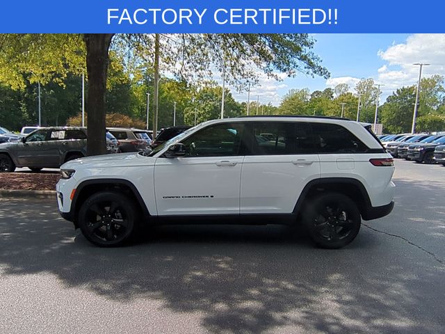 Used 2022 White Jeep Altitude image 2