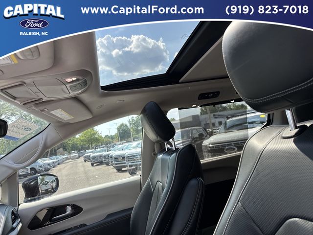 Used 2024 White Chrysler Limited image 21
