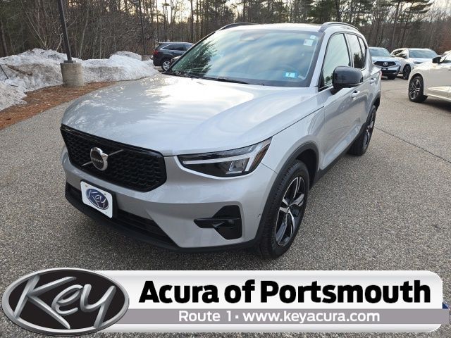 2023 Volvo XC40 B5 Plus Dark Theme AWD