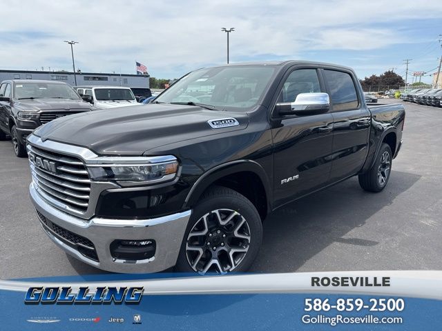Diamond Black Crystal Pearlcoat 2026 RAM 1500 Pickup Truck Four-Wheel Drive 8-Speed Automatic