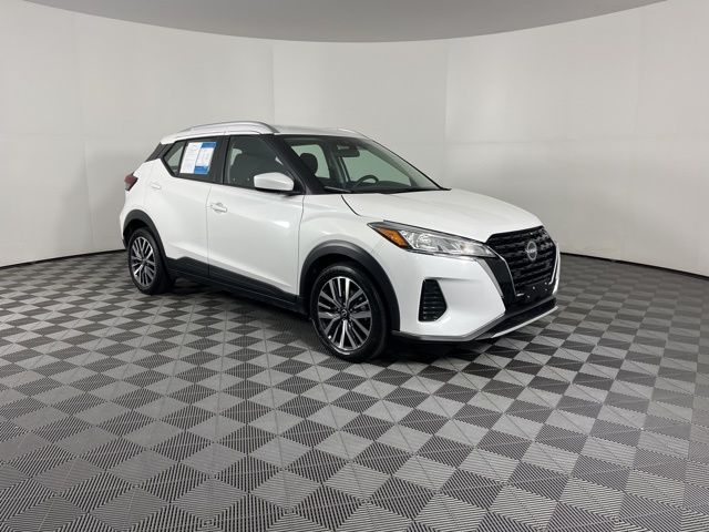 2023 Aspen White Tricoat Nissan Kicks SV SUV