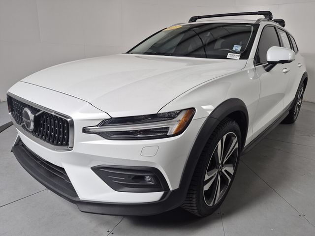 2023 Volvo V60 Cross Country B5 Plus AWD
