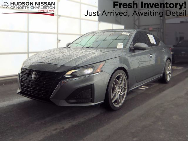 Gray (Gun Metallic) 2023 Nissan Altima Sedan Front-Wheel Drive Continuously Variable Transmission