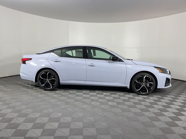 2025 Gray Sky Pearl Nissan Altima 2.5 SR FWD Sedan