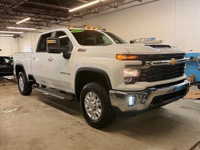 2025 Chevrolet Silverado 3500HD LT Crew Cab 4WD