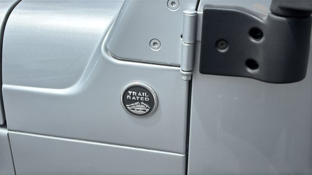 Used 2006 Silver Jeep Unlimited image 38