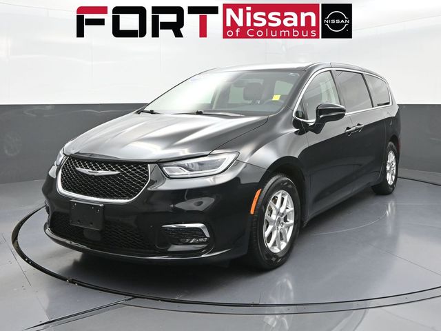 Diamond Black Crystal Pearlcoat 2024 Chrysler Pacifica Minivan Front-Wheel Drive 9-Speed Automatic