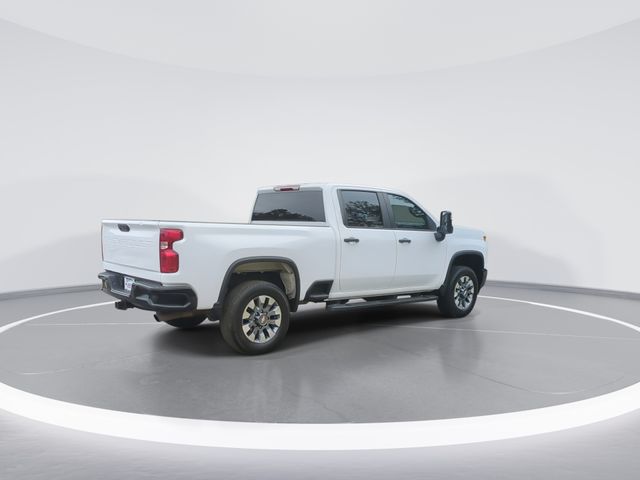 Used 2023 White Chevrolet Custom image 8