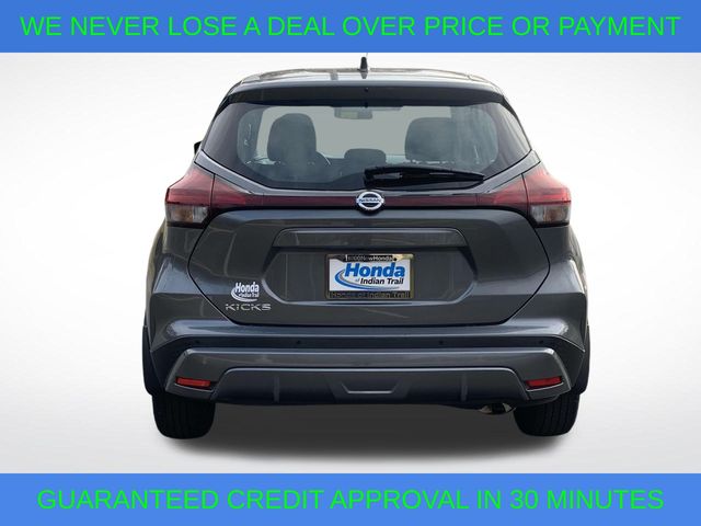 2021 Nissan Kicks S 9