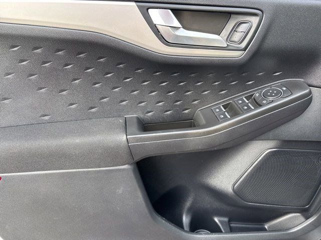 2020 Ford Escape SE Sport Hybrid photo