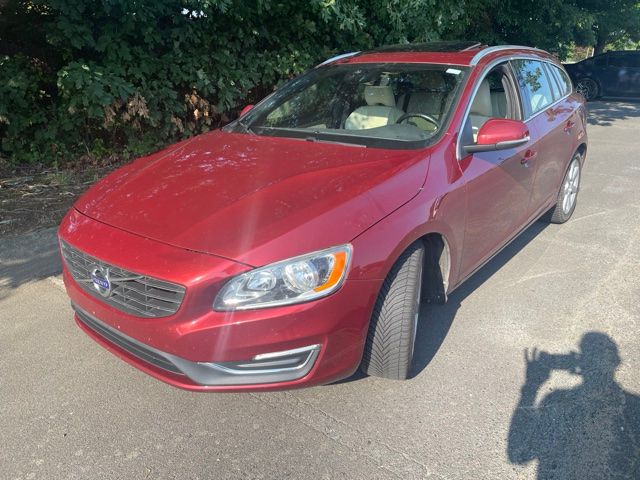 Used 2017 Red Volvo T5 Premier image 2