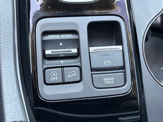 used 2025 Honda Pilot car, priced at $43,895