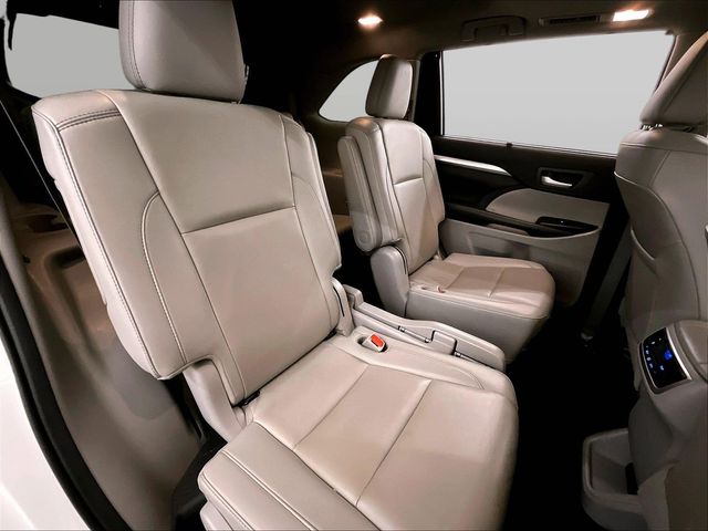2019 Toyota Highlander XLE White at Subaru and VW of Moon Township