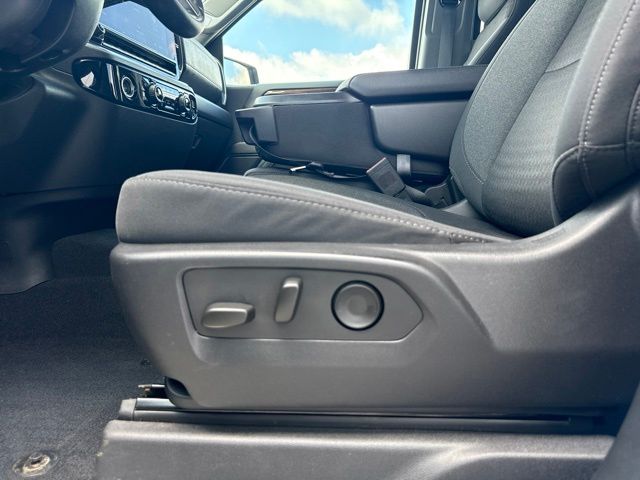 2023 Chevrolet Silverado 1500 LT:L44120A