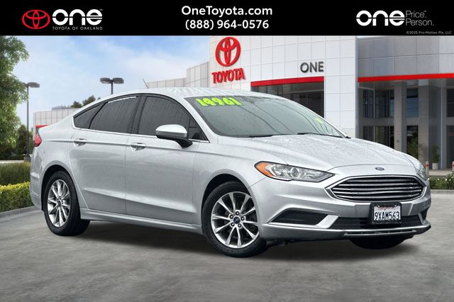 Ingot Silver 2017 Ford Fusion SE Sedan Front-Wheel Drive 6-Speed Automatic