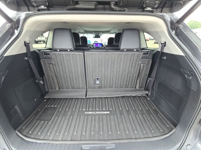 2023 Toyota Highlander Platinum:169299A