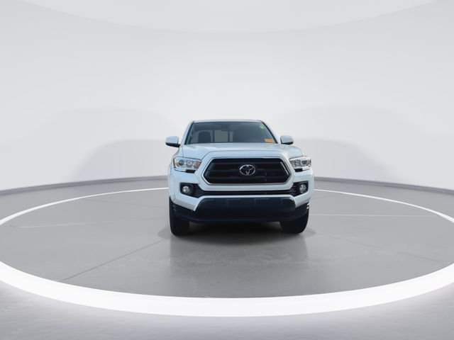 Used 2020 White Toyota SR5 image 3