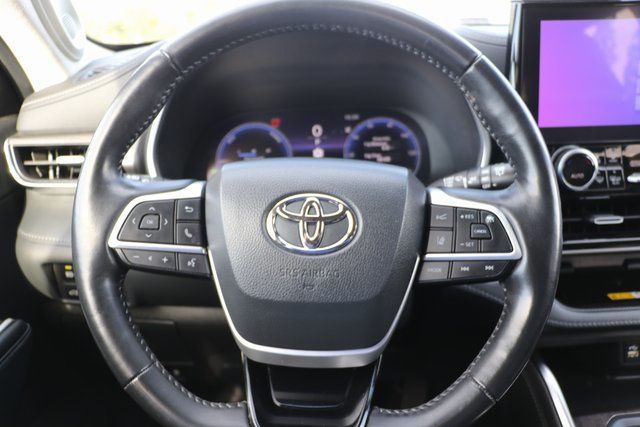 2023 Toyota Highlander Hybrid Limited 7