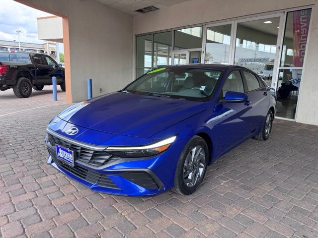 2024 Hyundai Elantra SEL FWD