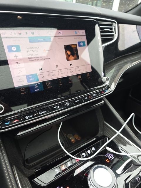 View vehicle photo 5