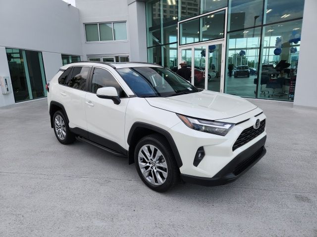 2022 Toyota RAV4 XLE Premium 3