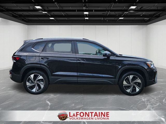 2025 Volkswagen Taos SE - Photo 6