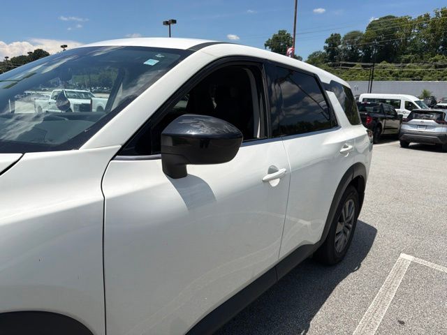 Used 2025 White Nissan S image 4