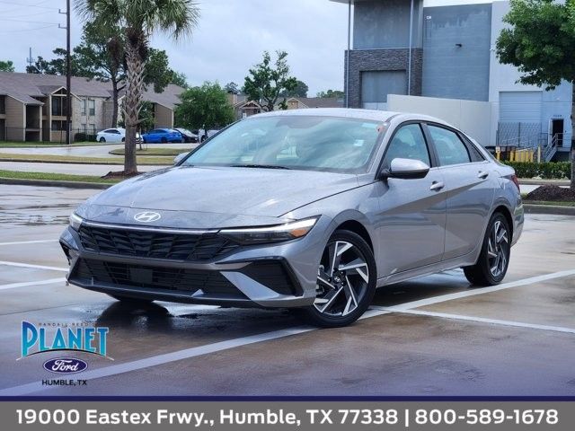 Fluid Metal 2025 Hyundai Elantra SEL Convenience FWD Sedan Front-Wheel Drive Continuously Variable Transmission