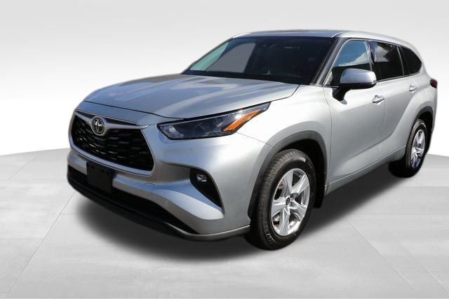 2022 Toyota Highlander LE 23