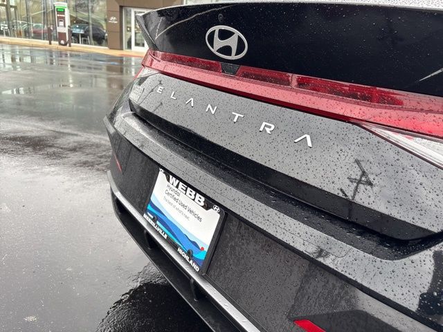 Used 2024 Black Hyundai SEL image 5