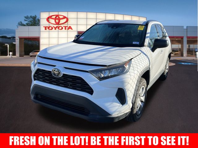 2021 Toyota RAV4 LE 3