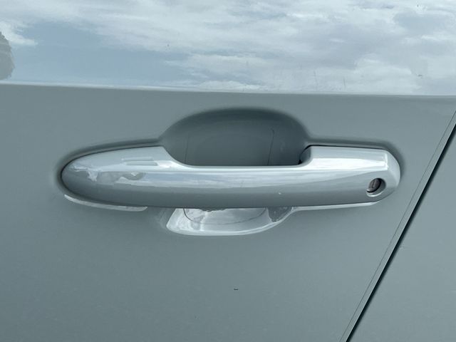 Used 2022  Toyota XLE image 40
