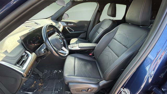 Used 2023 Blue BMW xDrive28i image 18