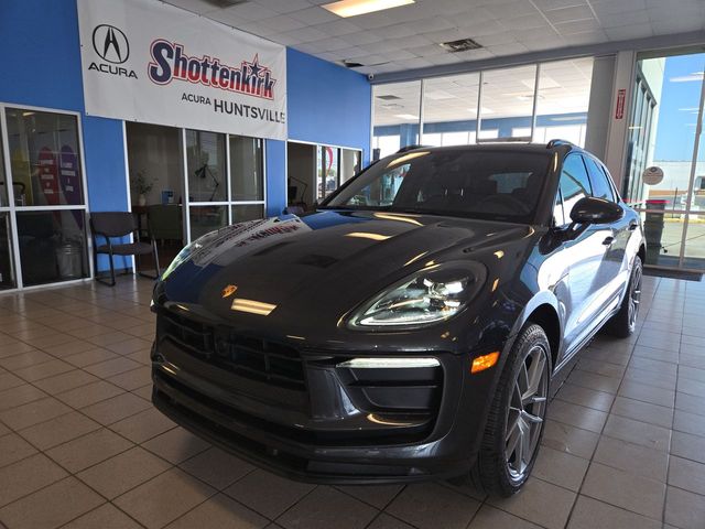 2025 Porsche Macan Base