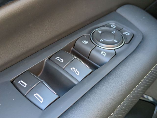 2025 Chevrolet Suburban Premier photo