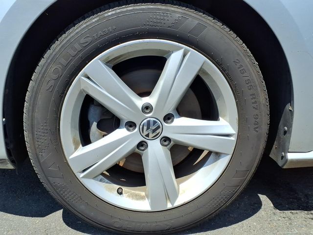 2012 Volkswagen Passat - Image 10