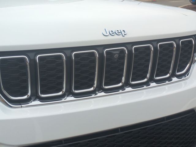 Used 2022 White Jeep 4xe image 24
