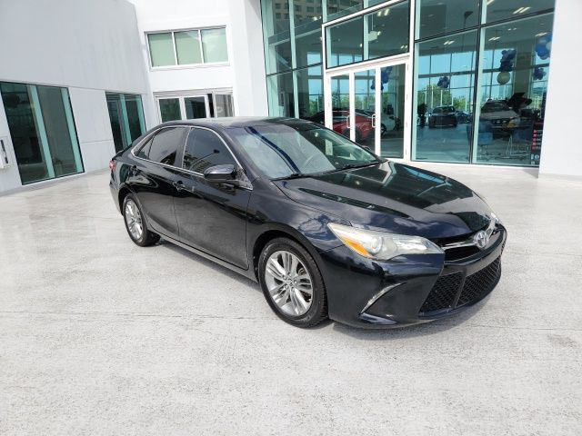 2015 Toyota Camry SE 28