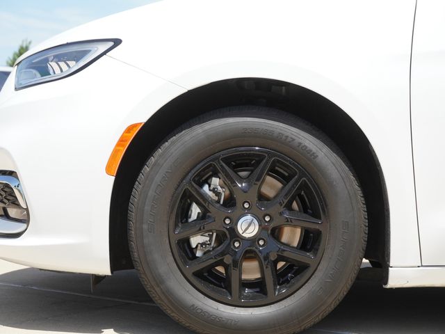 Used 2023 Chrysler Pacifica Van